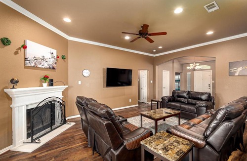 Forney House | Perfect Stay in Ranch-like House w Huge Backyard!