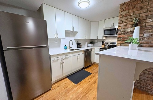 Lakeview Apartment | Perfect Stay - Modern 2BR Unit