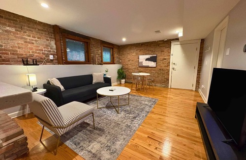 Lakeview Apartment | Perfect Stay - Modern 2BR Unit