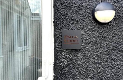 Botwell Apartment | Perfect Stay With Dallas Studio