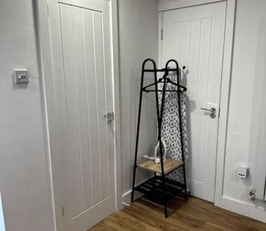 Botwell Apartment | Perfect stay with Dallas Studio