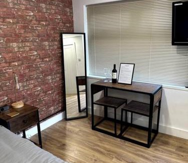 Botwell Apartment | Perfect stay with Dallas Studio