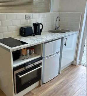 Botwell Apartment | Perfect stay with Dallas Studio