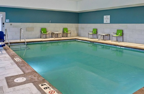 Ottawa House | Perfect Suite for Leisurely Getaway! Pool, Gym