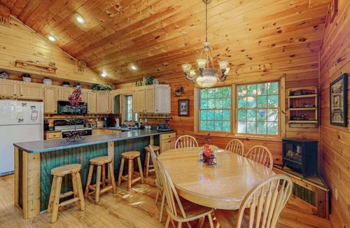 Empire House | Perfect 'up north' home near Sleeping Bear Dunes & Lake Michigan, deck, W/D