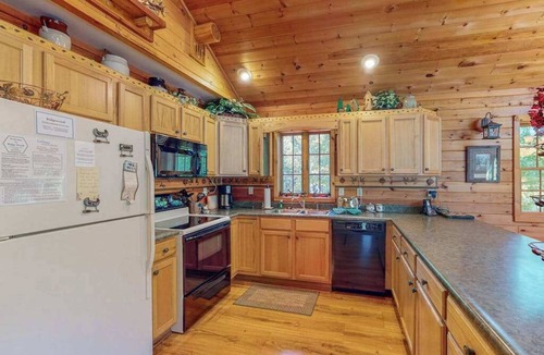Empire House | Perfect 'up north' home near Sleeping Bear Dunes & Lake Michigan, deck, W/D