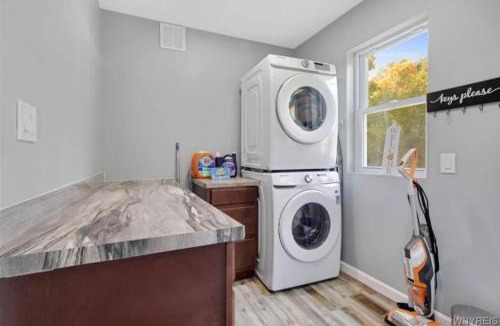 Lancaster House | Perfect Vacation Cozy Lancaster Village Bungalow