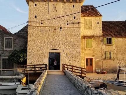 Kastel Gomilica Apartment | Perfect vacation location: Apartment Pavlov