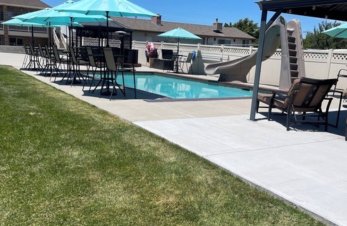West Jordan House | Perfect winter ski get away. Hot tub, stunning view, 5 star, quite clean!’