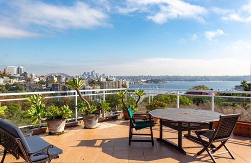 Darling Point Apartment | Perfectly Located Studio by Rushcutters Bay Park