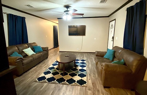 Sunshine House | Perfectly Located 3BR/2BA : 5 mins from Dow !