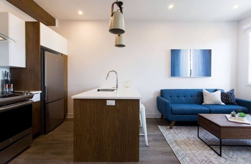 Mile End Apartment | Perfectly Located Mile End 2 Bdr Unit by Denstays