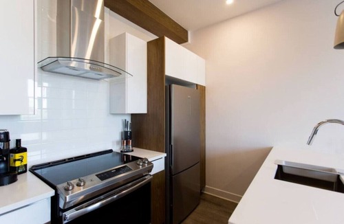 Mile End Apartment | Perfectly Located Mile End 2 Bdr Unit by Denstays