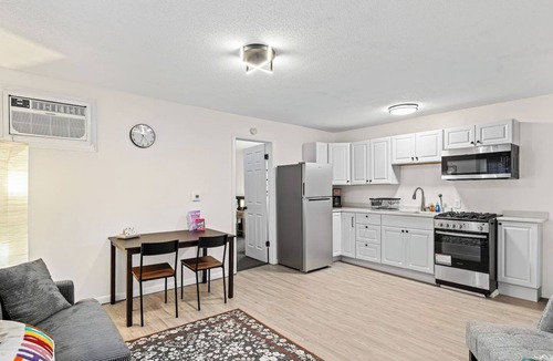 Champaign Apartment | Perfectly located next to downtown Champaign and U of I campus!