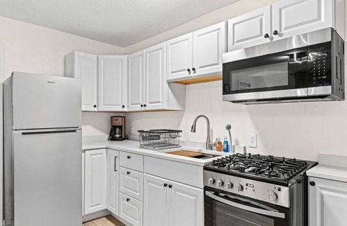 Champaign Apartment | Perfectly located next to downtown Champaign and U of I campus!