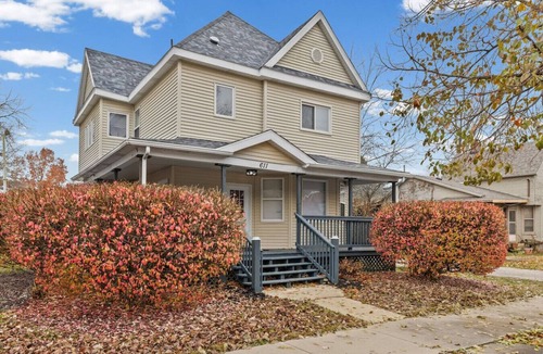 Champaign Apartment | Perfectly located next to downtown Champaign and U of I campus!