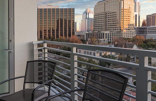 Civic District Apartment | Perfectly located Suite in Austin w/full kitchen, rooftop pool, fire pit, etc!