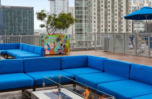 Civic District Apartment | Perfectly located Suite in Austin w/full kitchen, rooftop pool, fire pit, etc!