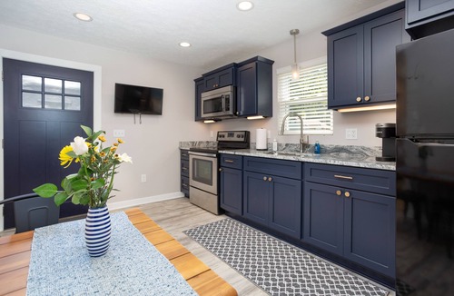 Ashland House | Perfectly Petite!