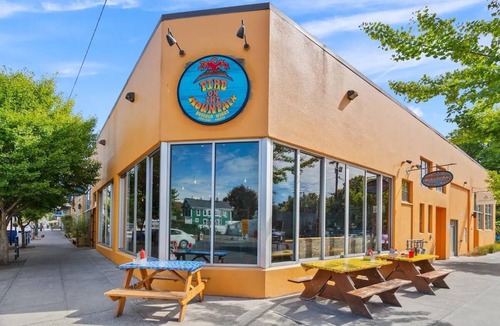 Kerns House | Perfectly Portland Getaway: Captain Sharpe's Room at Hi Buddy PDX