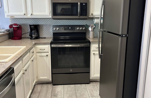 Galveston House | Perfectly situated home 40 steps to the beach in Sea Isle
