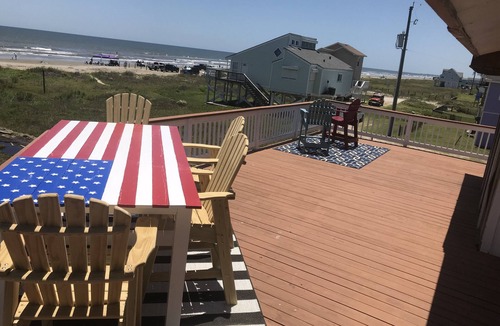 Galveston House | Perfectly situated home 40 steps to the beach in Sea Isle