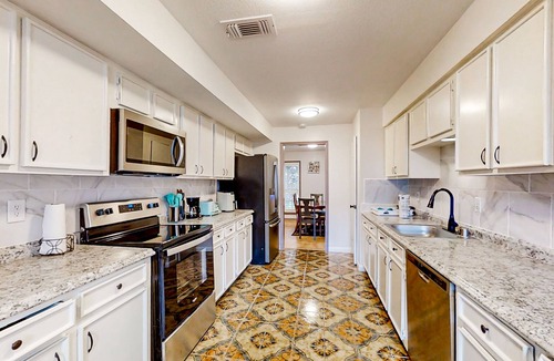 Greater Fondren Southwest House | Perfectly situated townhome with step-free access, W/D, central air, & patio