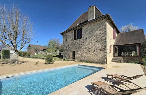 Jumilhac-le-Grand Cottage | Perigord house, pool, pets allowed