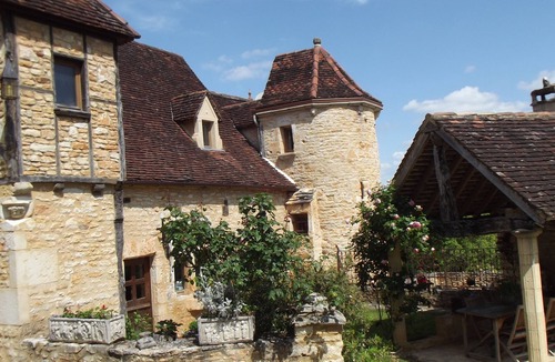 Salignac-Eyvignes House | Periwinkle or courtyard cottage
