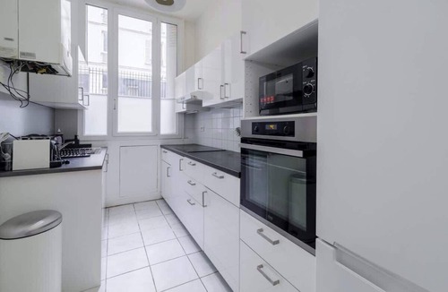 Neuilly-sur-Seine Apartment | Perretti - Spacious Flat 2BDR Paris Neuilly