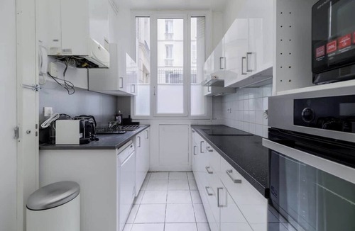 Neuilly-sur-Seine Apartment | Perretti - Spacious Flat 2BDR Paris Neuilly