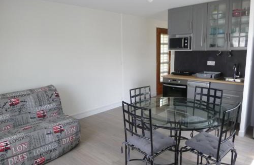 Nazelles-Negron Apartment | Perreux