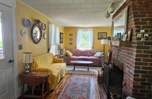 Perry House | Perry Shore Road Cottage