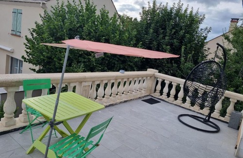 Persan House | Persan Studio avec Terrasse