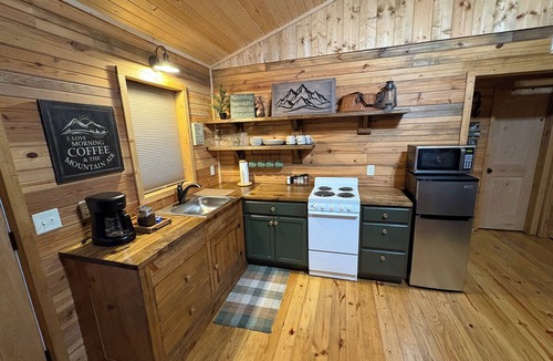 Huntsville Cabin | Persimmon Grove ~ New! Private Cabin Near Kings River