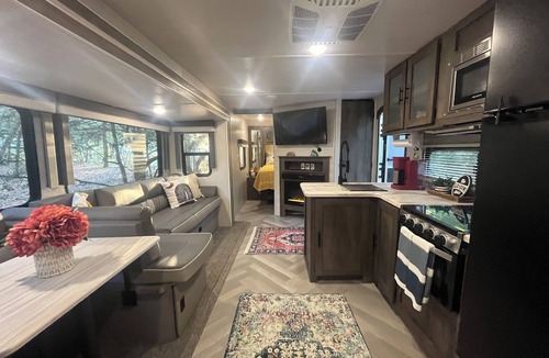 DeLand House | Personal Campsite: AC, inflatable Hot Tub, WiFi, Fire Pit, Outdoor Shower & BBQ