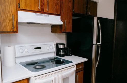 O'Hare House | Personal Gym Luxury Balcony Condo