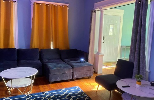 New Britain House | Personal Lounge Experience