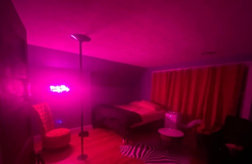 New Britain House | Personal Lounge Experience