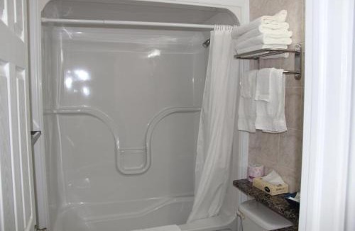 Perth Hotel | Perth Plaza Inn & Suites