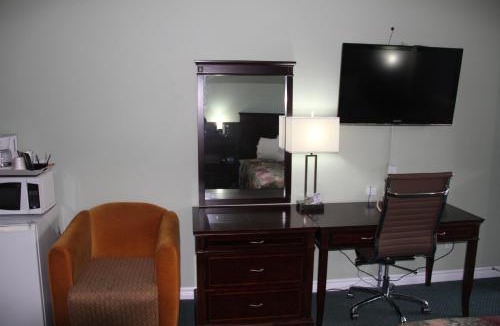 Perth Hotel | Perth Plaza Inn & Suites