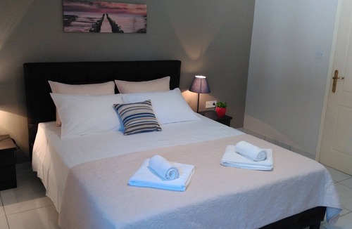 Pesada House | Pessada Bay Studios & Apartment's