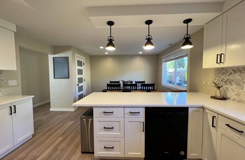 Mount Vernon House | Pet & Family Friendly, Comfortable, Convenient