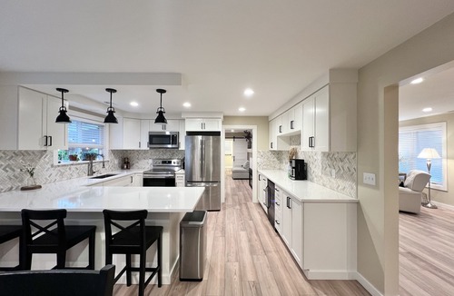 Mount Vernon House | Pet & Family Friendly, Comfortable, Convenient