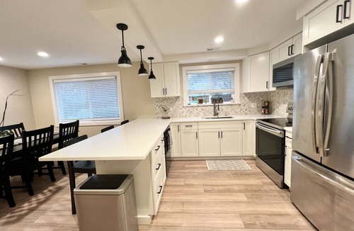 Mount Vernon House | Pet & Family Friendly, Comfortable, Convenient