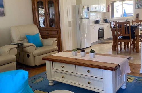 Callala Beach House | Pet & Family Friendly - Relax & Unwind