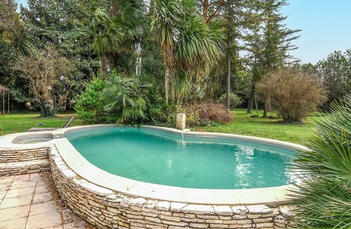 Entraigues-sur-la-Sorgue House | Pet friendly home in Entraigues-sur-la-Sorg