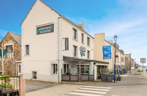 Saint-Benoit-des-Ondes Apartment | Pet friendly apartment