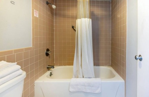 Jennings Hotel | Pet-Friendly Escape Near Jennings, Perfect for Overnight Stays