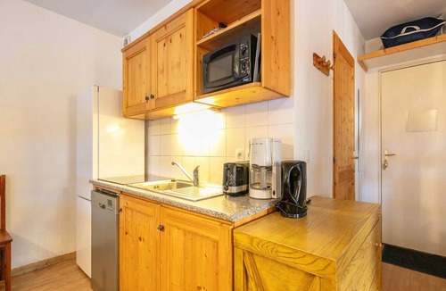 Saint-Sorlin-d'Arves Apartment | Pet-Friendly Family Home with Balcony